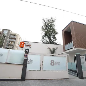 **** Hotel 8room Włochy